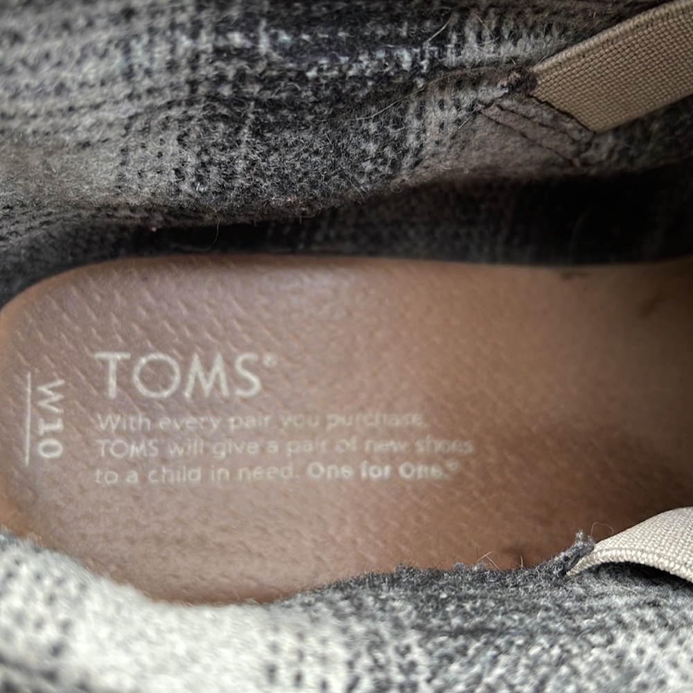 TOM’s Booties - Picture 5 of 6